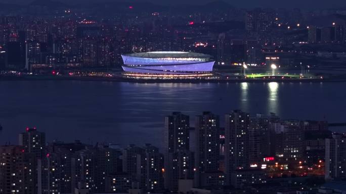 大连梭鱼湾足球场夜景