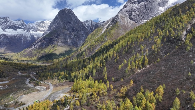 四姑娘山双桥沟雪山秋景航拍