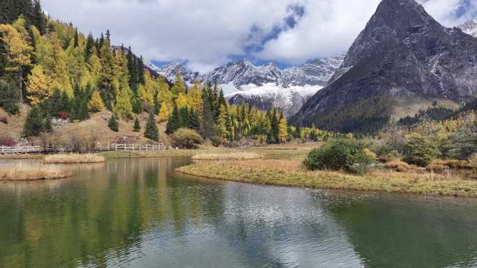 四姑娘山双桥沟秋景航拍