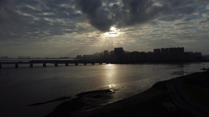 海上日出