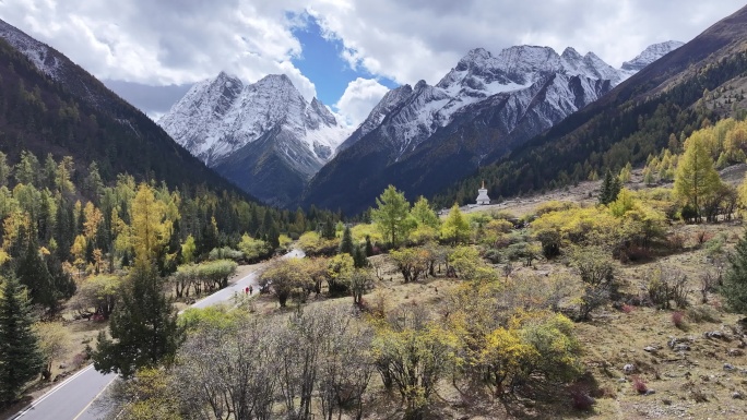 四姑娘山双桥沟秋景航拍