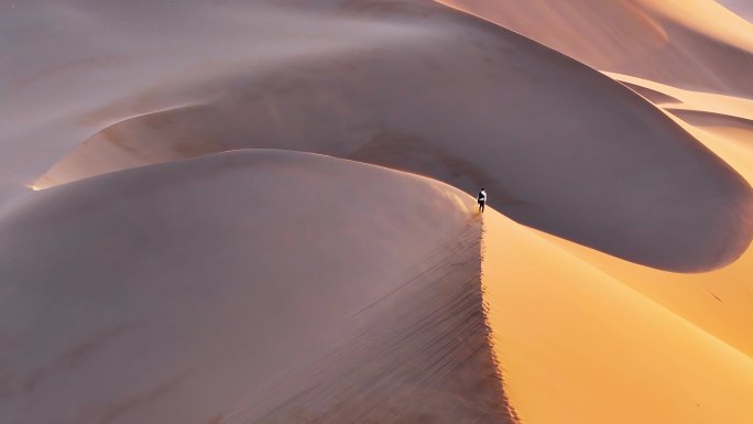 沙漠徒步航拍（新疆）