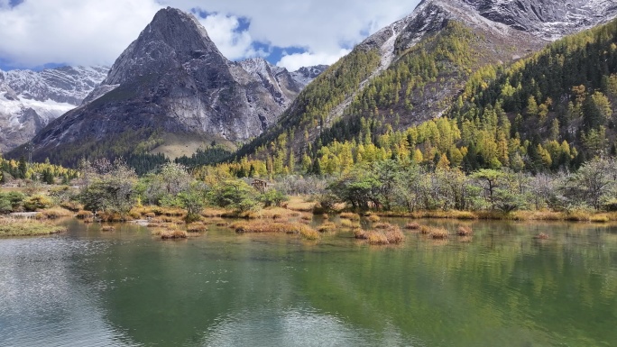 四姑娘山双桥沟秋景航拍