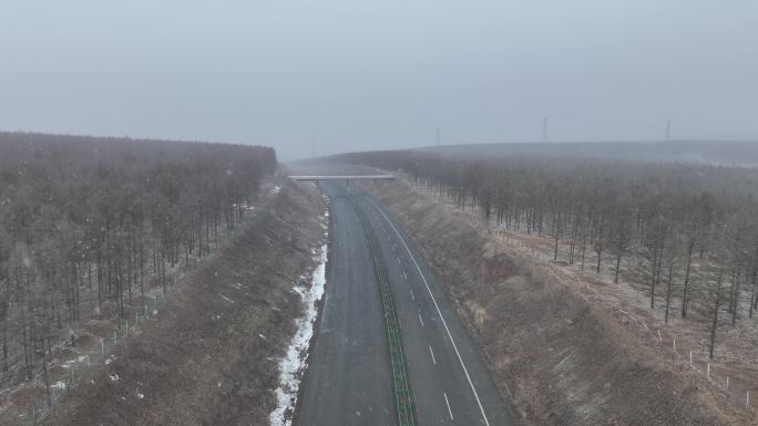 穿越大兴安岭林区的高速公路