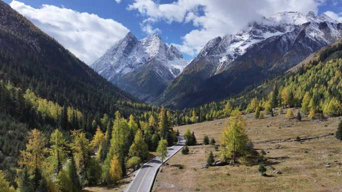 四姑娘山双桥沟秋景雪山航拍