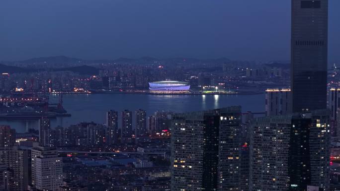 大连梭鱼湾足球场夜景