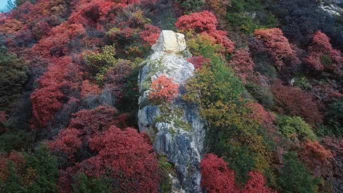 航拍太平峪圭峰山天生桥