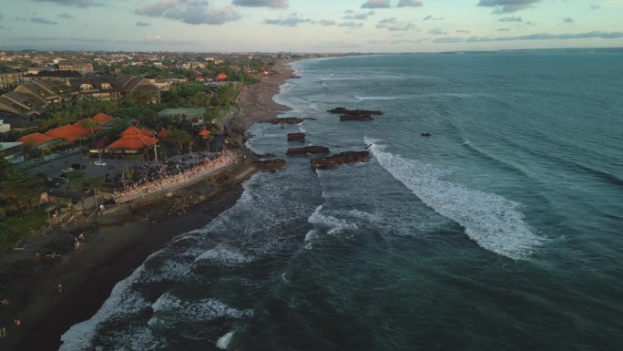 鸟瞰巴厘岛风景优美的海滩