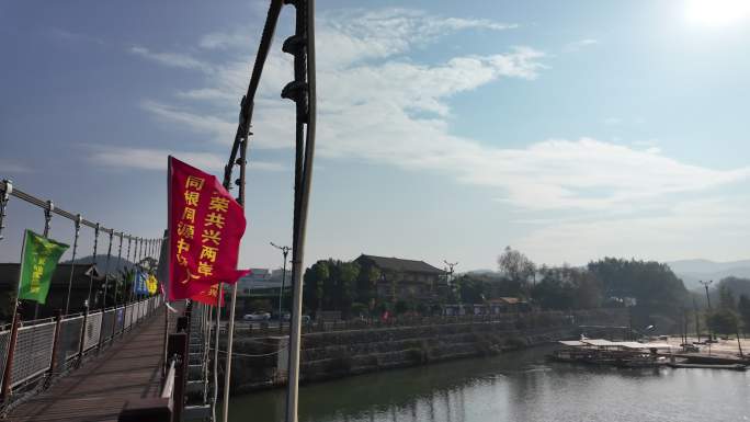 冬天郴州西河风光带碧绿的河流河水铁索桥