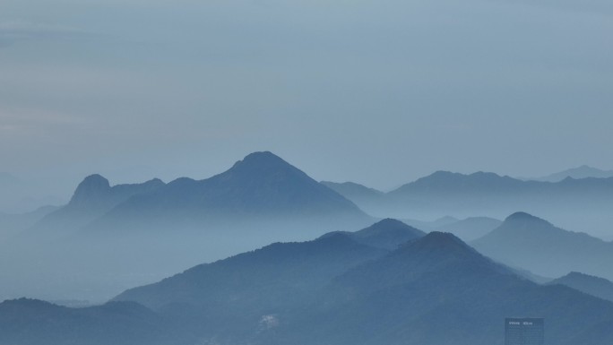 秋天冬天早晨晨雾山脉远山斗岩牌头航拍素材