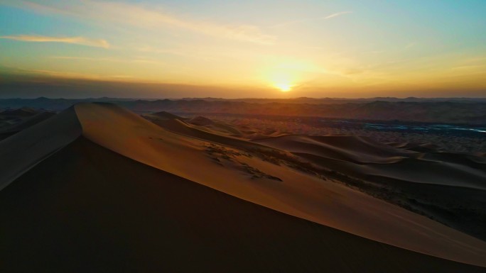 落日黄昏沙漠大景航拍沙山浩瀚沙海夕阳沙漠