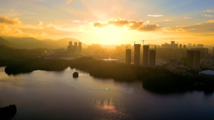 航拍深圳坪山全景，夕阳落日城市地标建筑