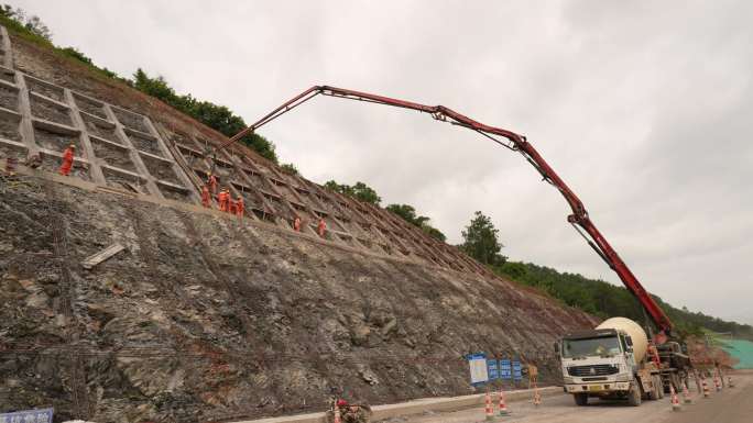 高速公路边坡加固施工