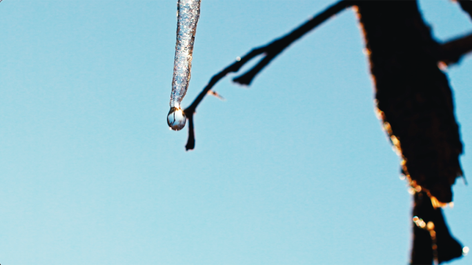 水珠落下滴落水滴冰雪融化一滴水