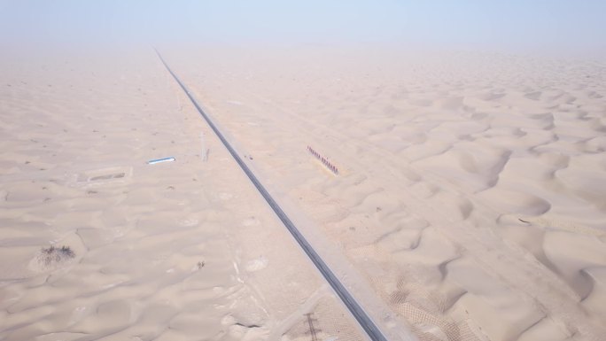 沙漠公路胡杨油田架航拍高清