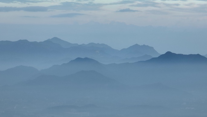 江南浙江秋天冬天早晨晨雾远山群山水墨画卷