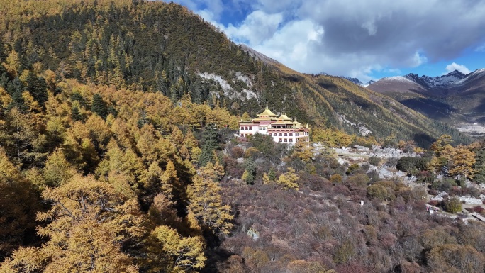 川西稻城亚丁冲古寺秋景航拍