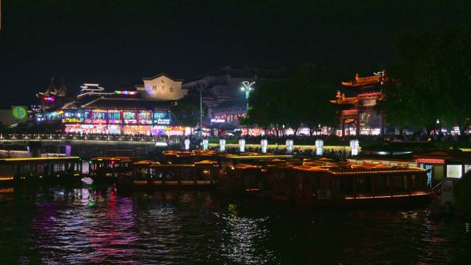 南京秦淮河得月台游船夜景