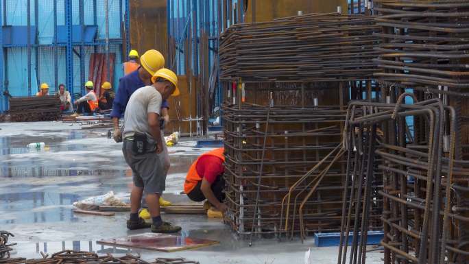 4K高清建筑工人建筑浇捣混凝