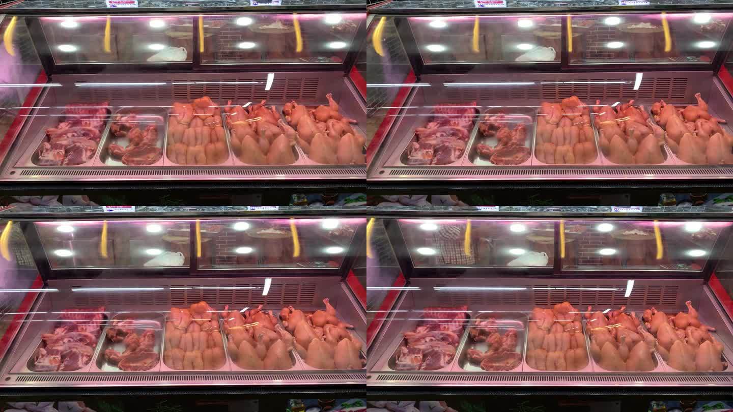 肉店里的生鸡肉和牛肉生鸡肉和牛肉被冷藏起来出售。生肉店，鲜肉在超市柜台出售。