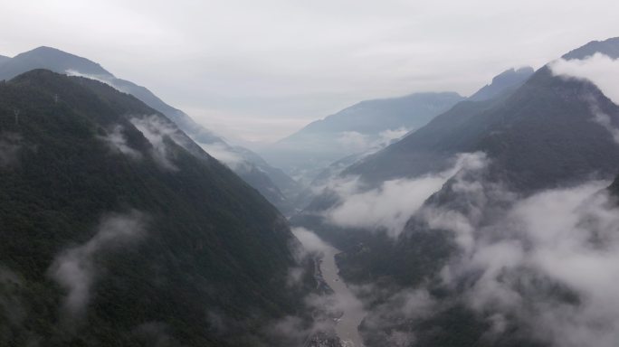 【5K】云雾缭绕下的怒江峡谷航拍