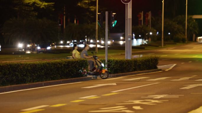 深圳夜晚的出租车等红绿灯2