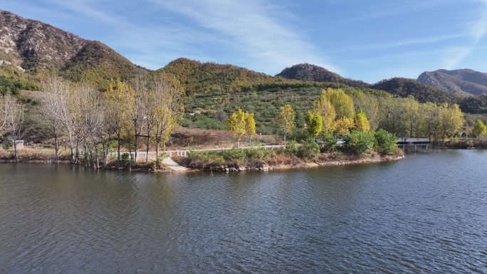 航拍威海市环翠区里口山水库秋季风景