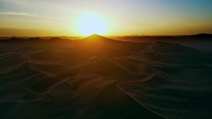 黄昏落日沙漠大景航拍夕阳沙漠沙山浩瀚沙海