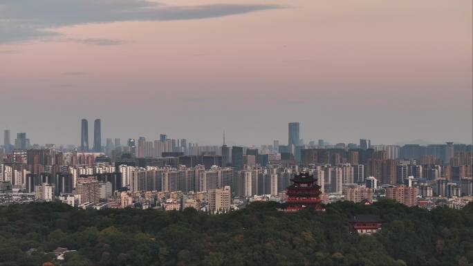 初秋夕阳下的杭州西湖城隍阁