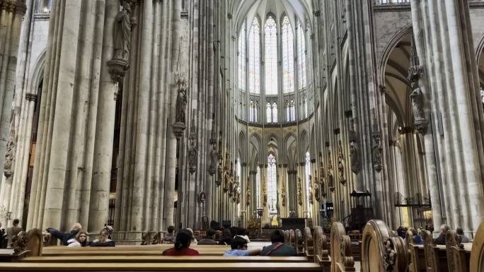 德国科隆大教堂内景祈祷天主教