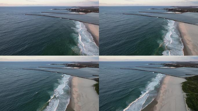 海浪涌向澳大利亚新南威尔士州伊卢卡海滩的沙滩。——空中