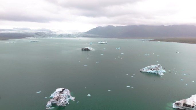 气候变化导致冰川消失，影响海平面上升