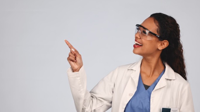 科学，指向和空间与女性的脸在演播室为医学，信息或化学。医疗，保健和演示与人的肖像在白色背景的展示和模