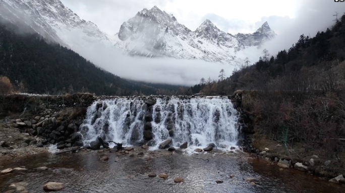 4k航拍绝美毕棚沟 雪山 秋景 川西