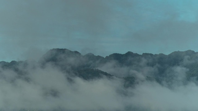 局部山峰与流的雾，延时视频