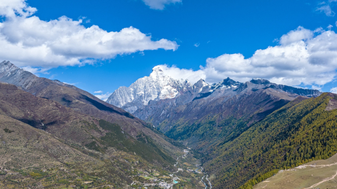 四川四姑娘山雪山