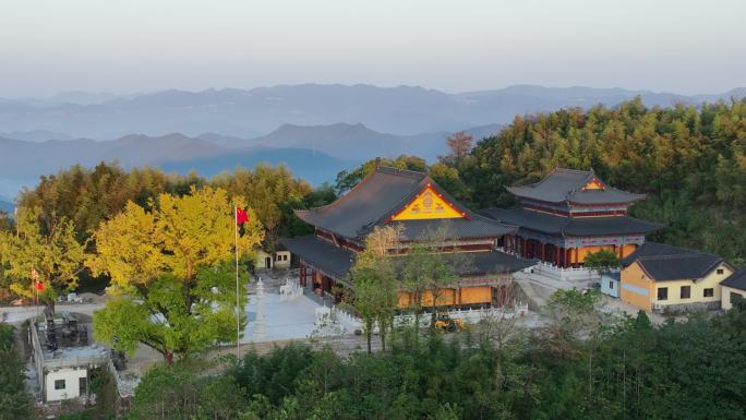 浙江绍兴诸暨店口次坞杭坞山古寺银杏秋天