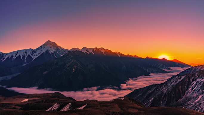 贡嘎雪山 子梅垭口日出