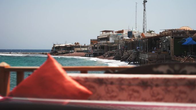 达哈卜堤岸海滩与海景餐厅在海岸