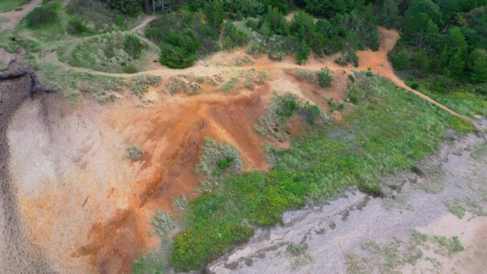 瓦登海沿岸的霍湾内有所谓的黄山居列比约、马尔拜克、丹麦埃斯比约