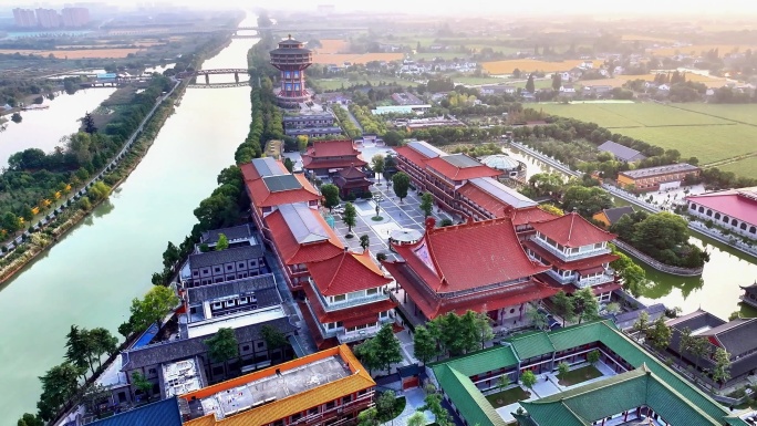 航拍扬州高旻寺运河河道寺庙塔游客全景空景