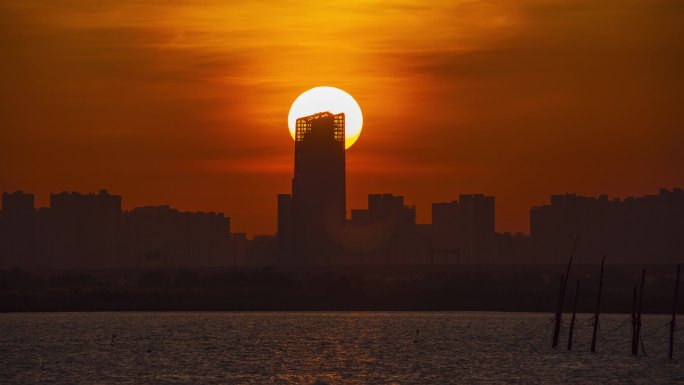 珠海金湾华发国际商务中心日落