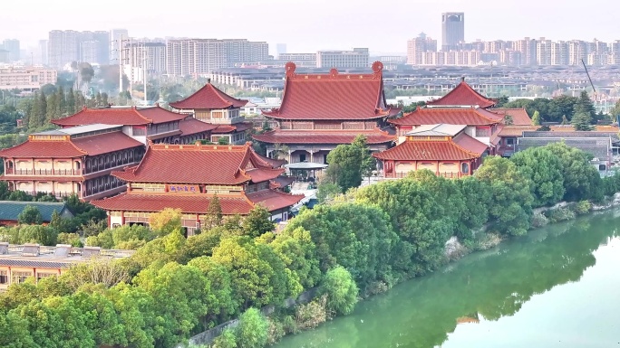 航拍扬州高旻寺运河河道寺庙塔游客全景空景