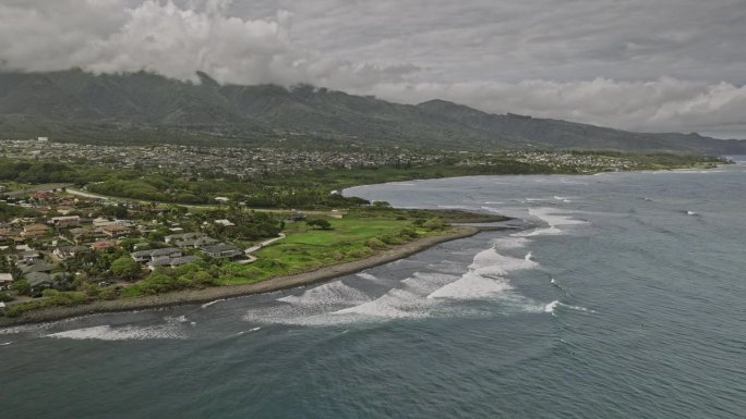 夏威夷毛伊岛Kahului空中v2无人机飞越Nehe Point，拍摄Paukukalo居民区，Ia