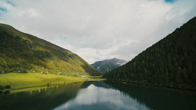 格里拉 无底湖  高原湖泊 湖面