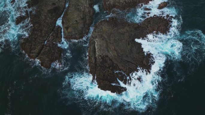 龙目岛海滩鸟瞰图礁石