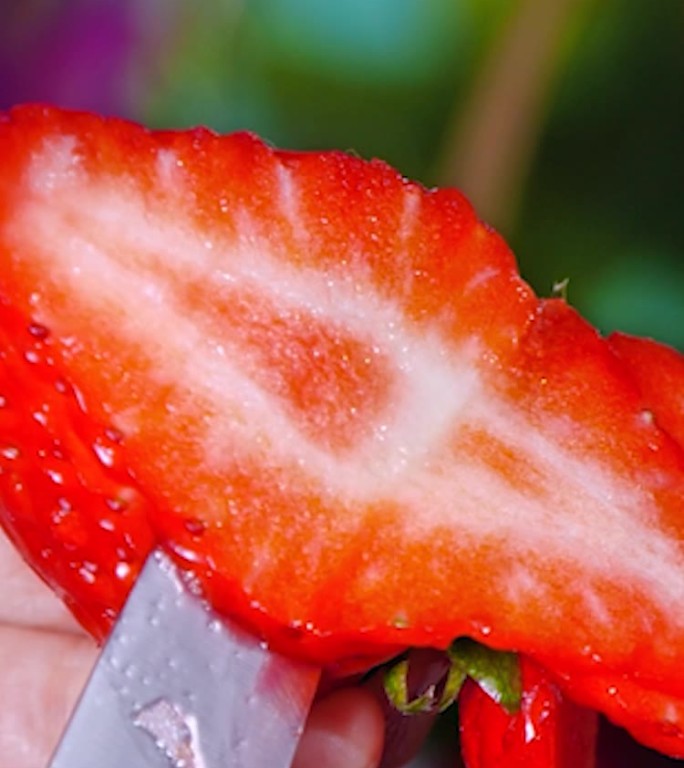 草莓旋转 整颗草莓