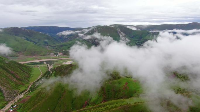 青海高原山区，大山云雾航拍