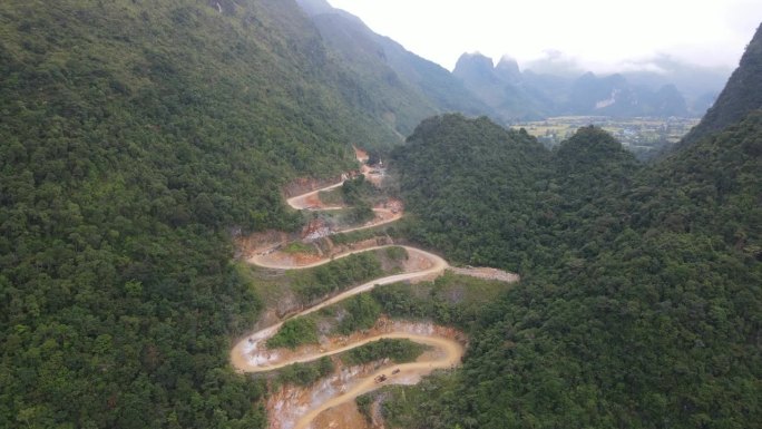 越南曹邦蜿蜒山口的Arial视图