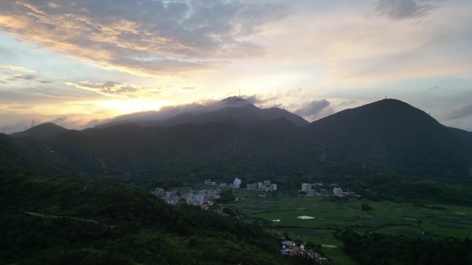 夕阳下的村庄发展经济